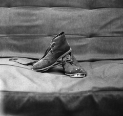 looking at things | abandoned. camera: kiev 88. film: foma retropan 320.