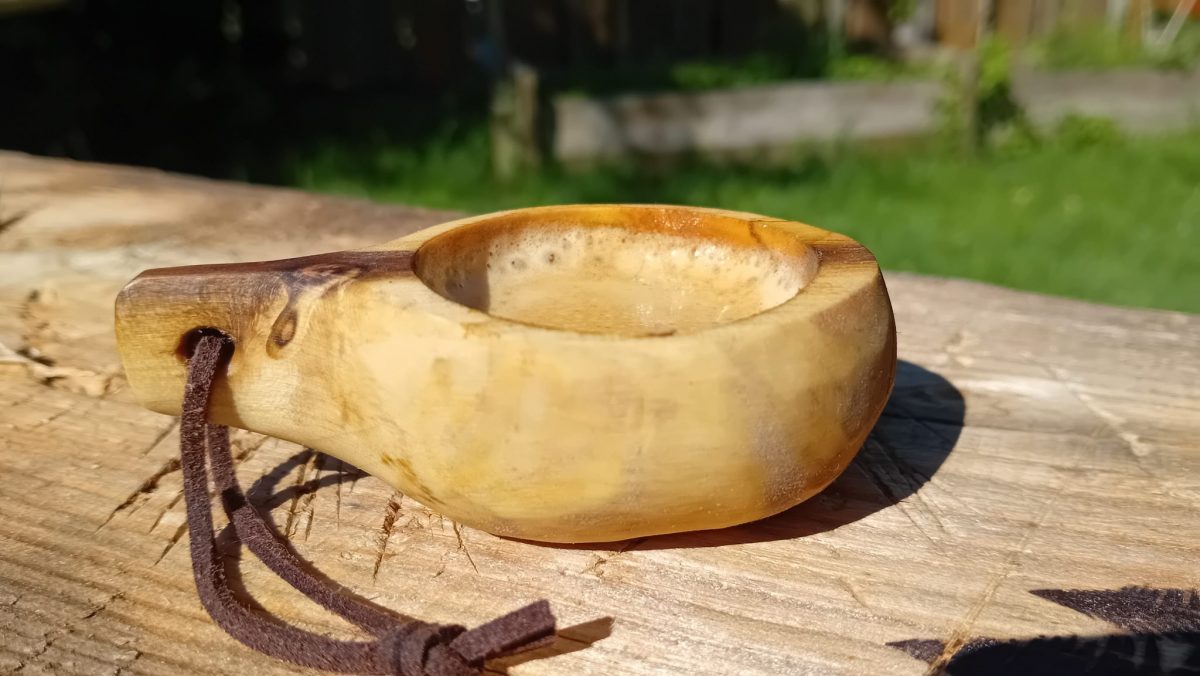 Guksi (nordsamisch, finnisch kuksa, schwedisch kåsa) ist ein der Schöpfkelle ähnliches Trink- oder Serviergefäß mit einem Handgriff, das aus dem samischen Kunsthandwerk bekannt ist.